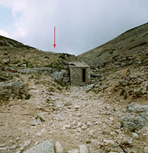 Fonte Pozzotello: indicazione del sentiero per Campo Vano