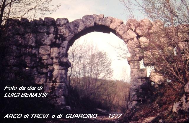 1977 Arco di Trevi-LuigiBenassiVecchieDiaAnni70 045X.JPG
