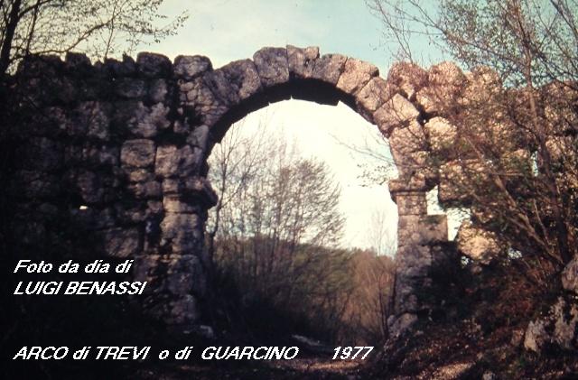 1977 Arco di Trevi-LuigiBenassiVecchieDiaAnni70 046X.JPG