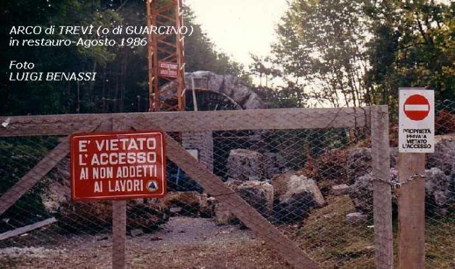 1986 Arco di Trevi in restauro Agosto 86-2X.JPG