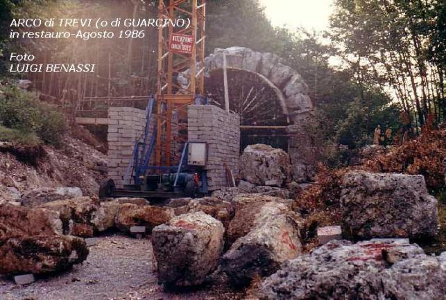 1986 Arco di Trevi in restauro Agosto 86-3X.JPG