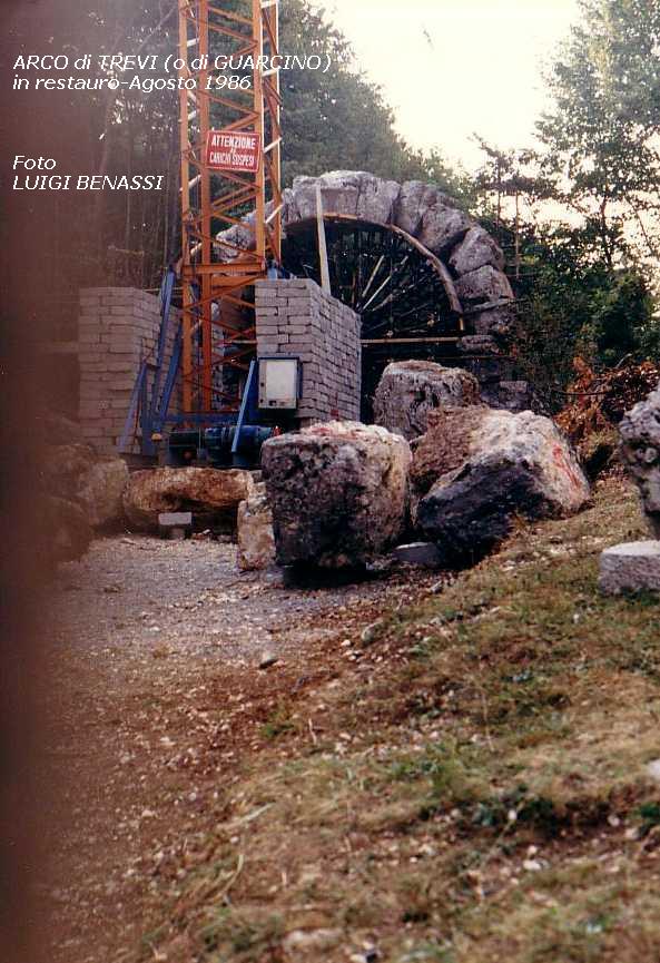 1986 Arco di Trevi in restauro Agosto 86-4X.JPG