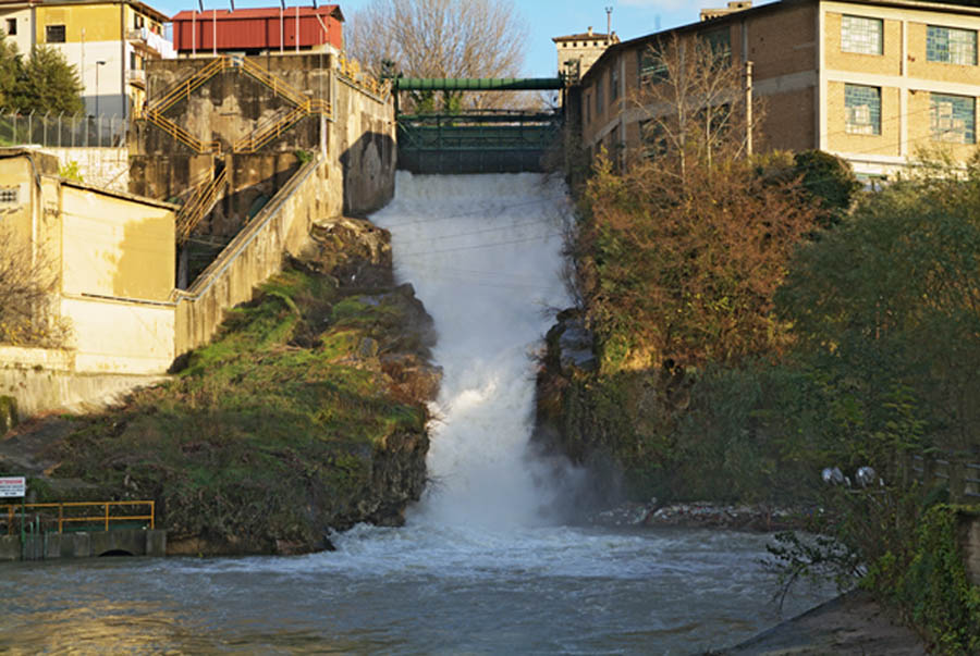 Fiume Liri, cascata del Valcatoio.jpg