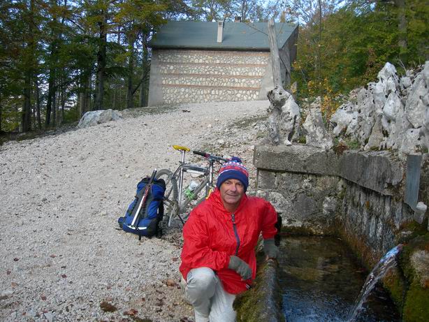 Foto004 - Fonte e Rifugio della Liscia 1415 m..jpg