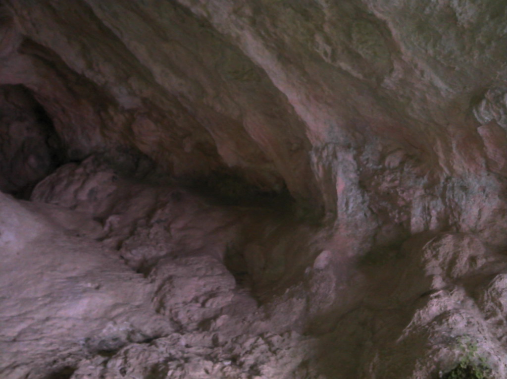 Grotta rossa pietra rossa.jpg